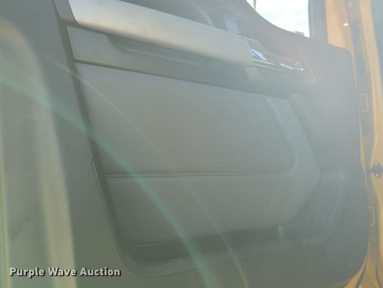 image for item EQ2470 2022 Kenworth T680 semi truck