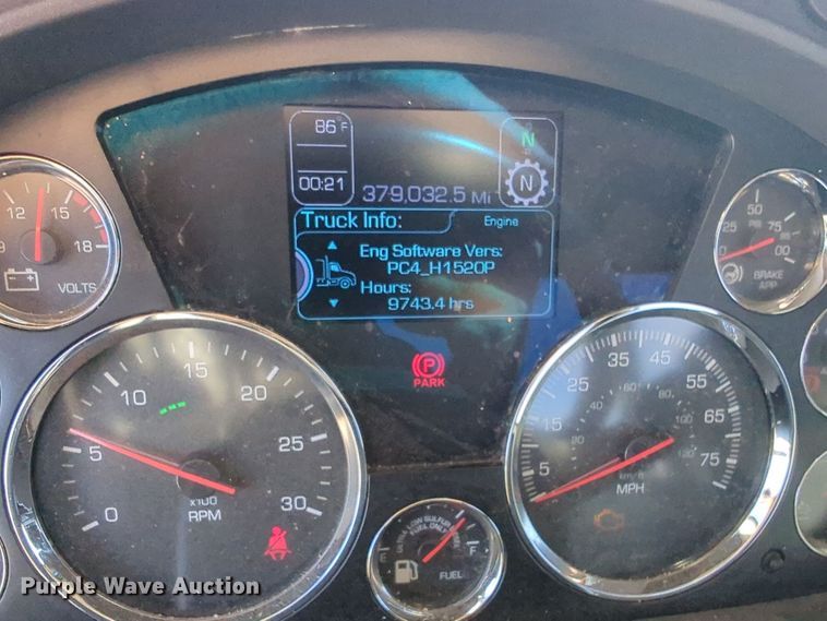 image for item EQ2470 2022 Kenworth T680 semi truck