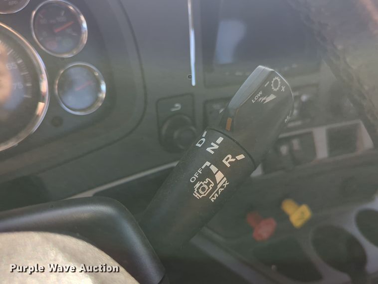 image for item EQ2470 2022 Kenworth T680 semi truck