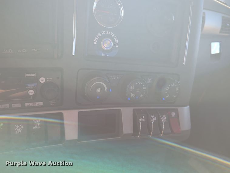 image for item EQ2470 2022 Kenworth T680 semi truck