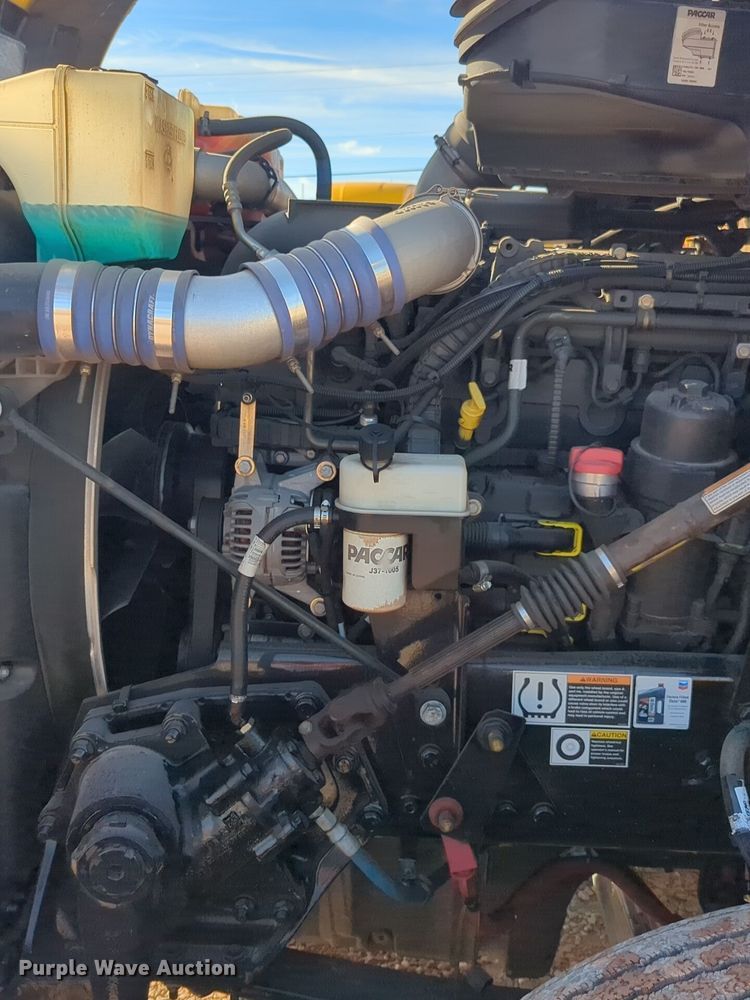 image for item EQ2470 2022 Kenworth T680 semi truck