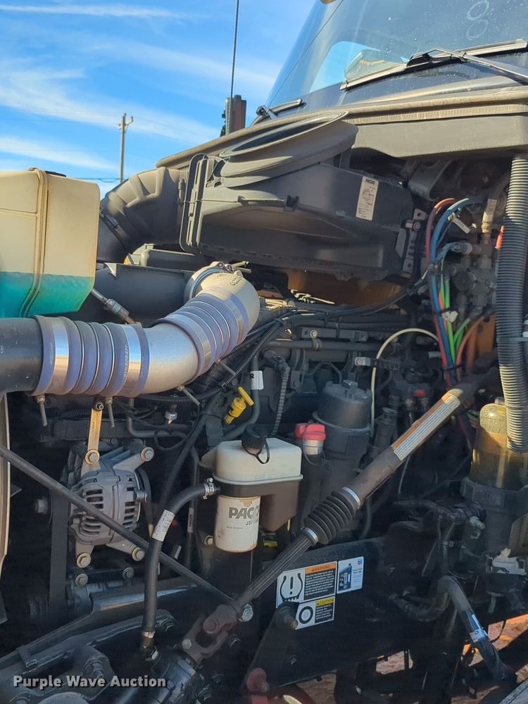 image for item EQ2470 2022 Kenworth T680 semi truck