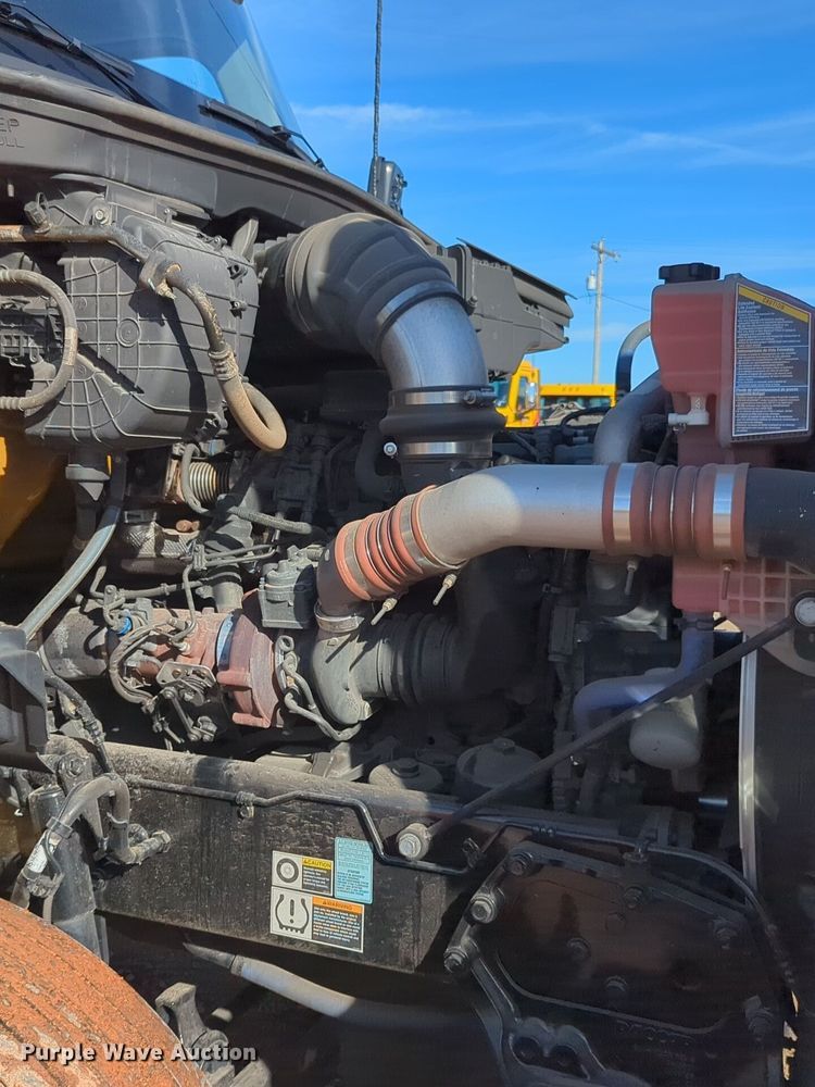 image for item EQ2470 2022 Kenworth T680 semi truck