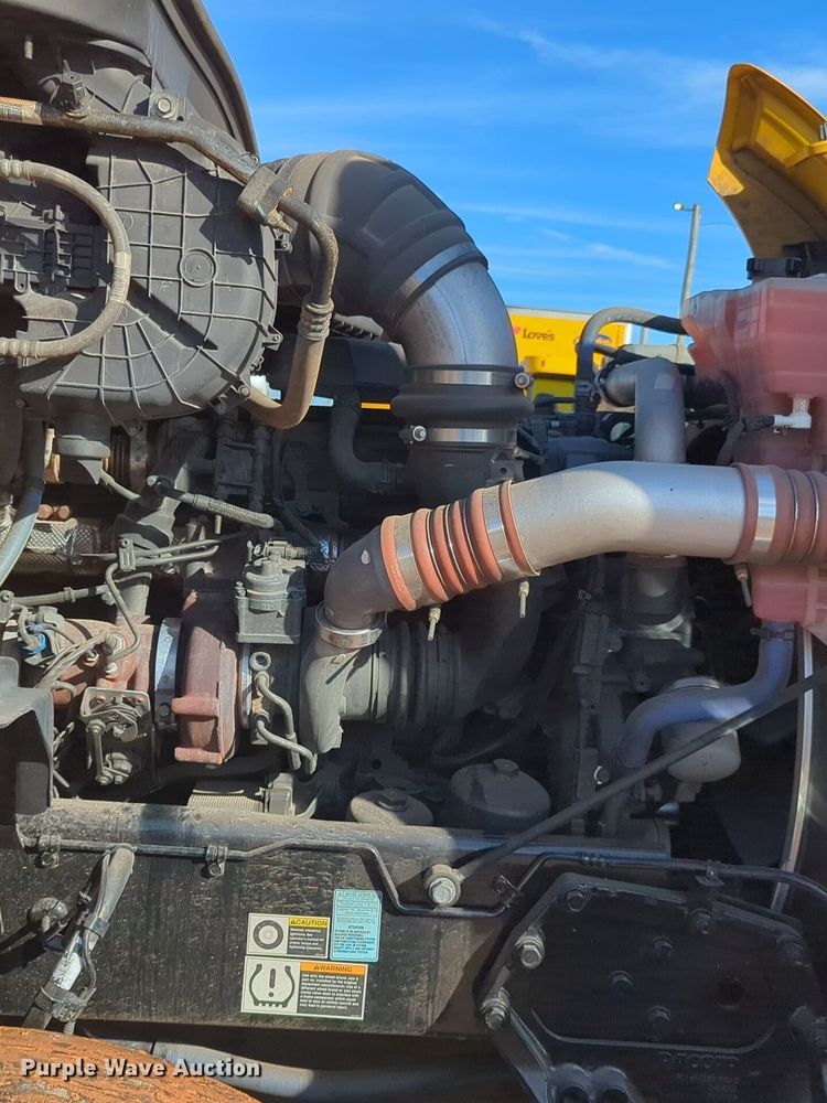 image for item EQ2470 2022 Kenworth T680 semi truck