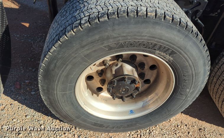 image for item EQ2470 2022 Kenworth T680 semi truck