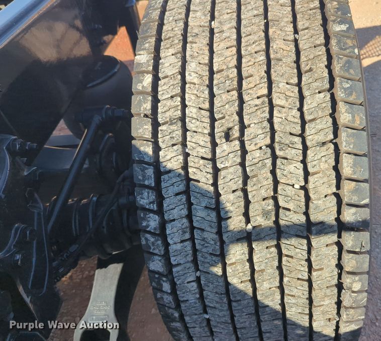 image for item EQ2470 2022 Kenworth T680 semi truck