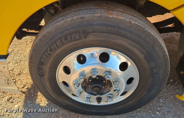 image for item EQ2470 2022 Kenworth T680 semi truck