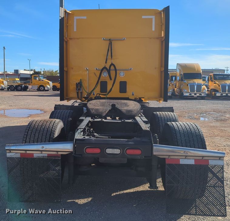 image for item EQ2474 2019 Kenworth T680 semi truck