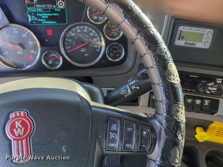 image for item EQ2474 2019 Kenworth T680 semi truck