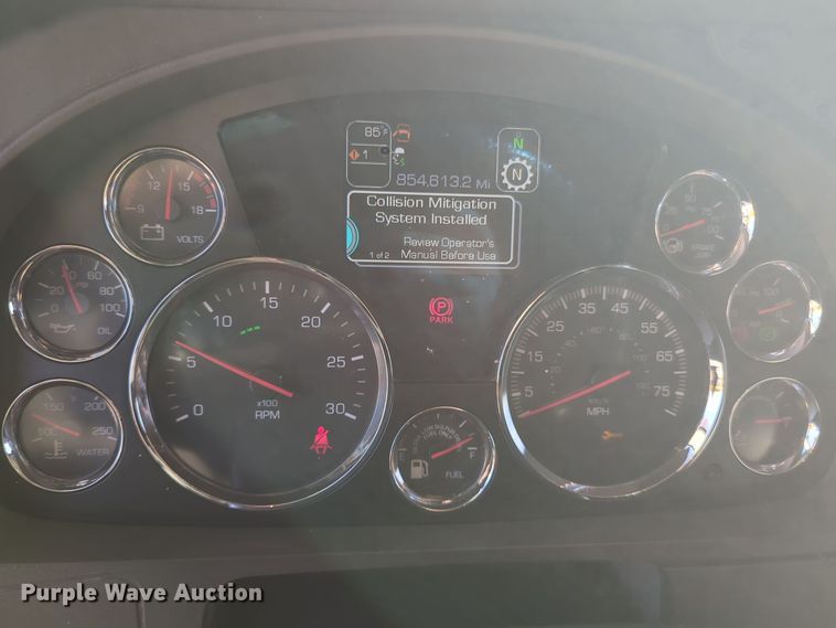 image for item EQ2474 2019 Kenworth T680 semi truck