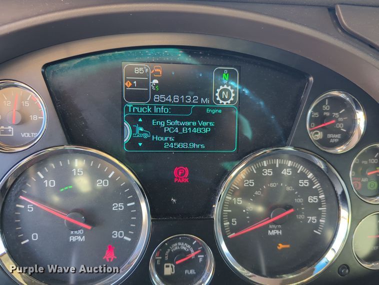 image for item EQ2474 2019 Kenworth T680 semi truck