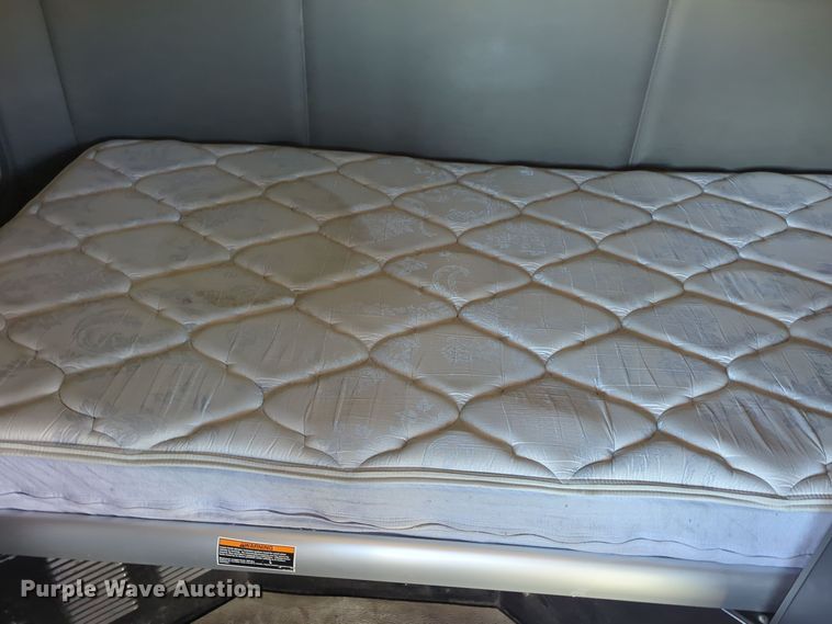 image for item EQ2474 2019 Kenworth T680 semi truck