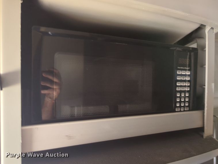 image for item EQ2474 2019 Kenworth T680 semi truck