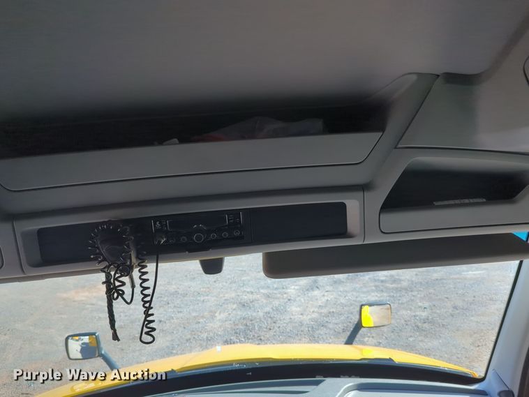 image for item EQ2474 2019 Kenworth T680 semi truck