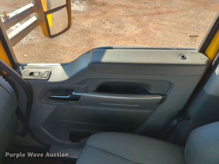 image for item EQ2474 2019 Kenworth T680 semi truck