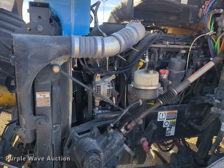 image for item EQ2474 2019 Kenworth T680 semi truck