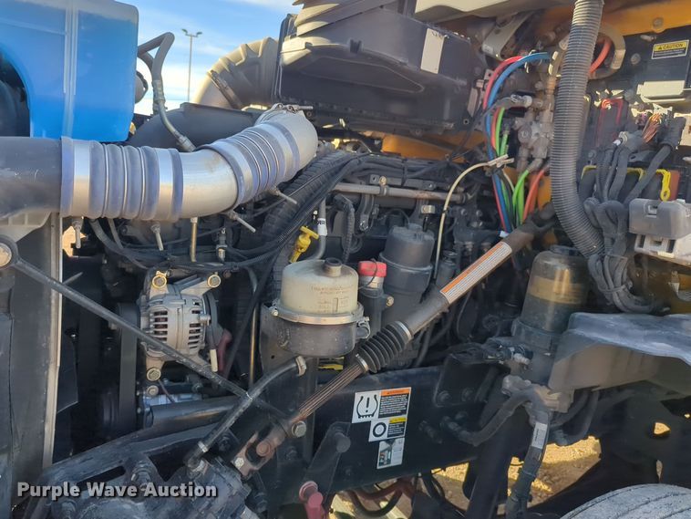 image for item EQ2474 2019 Kenworth T680 semi truck