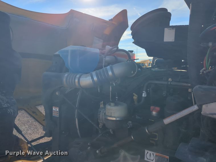 image for item EQ2474 2019 Kenworth T680 semi truck