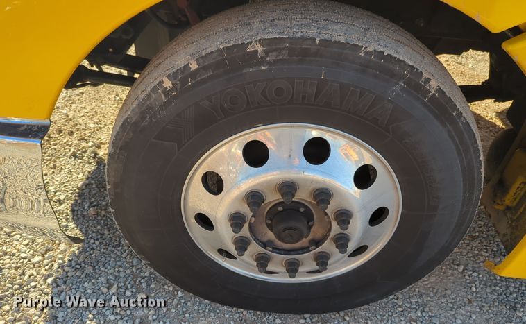 image for item EQ2474 2019 Kenworth T680 semi truck