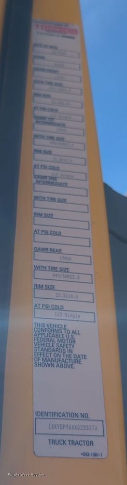 image for item EQ2474 2019 Kenworth T680 semi truck