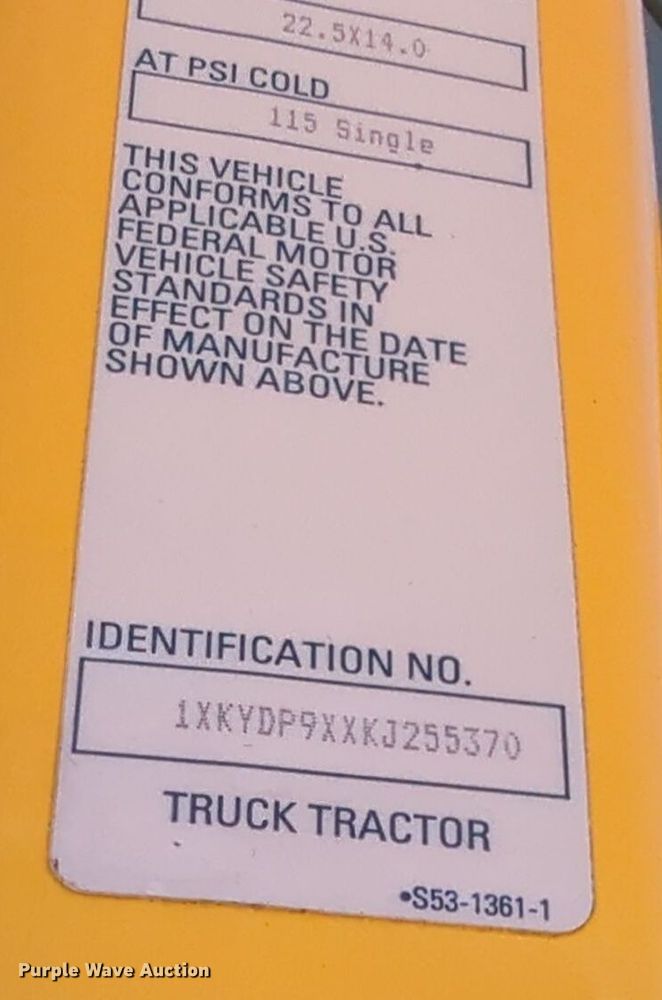 image for item EQ2474 2019 Kenworth T680 semi truck