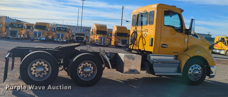 image for item EQ2476 2022 Kenworth T680 semi truck