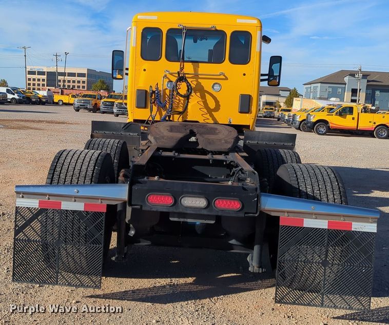 image for item EQ2476 2022 Kenworth T680 semi truck