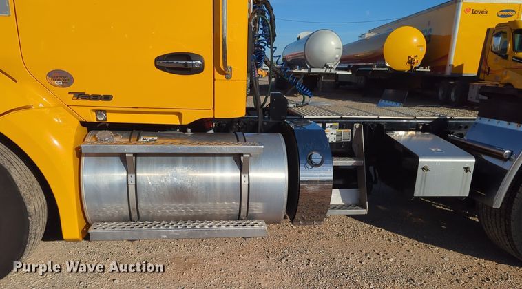 image for item EQ2476 2022 Kenworth T680 semi truck