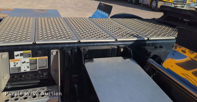 image for item EQ2476 2022 Kenworth T680 semi truck