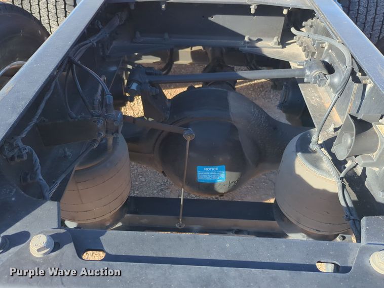 image for item EQ2476 2022 Kenworth T680 semi truck