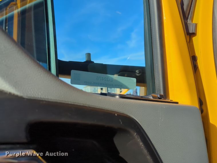 image for item EQ2476 2022 Kenworth T680 semi truck