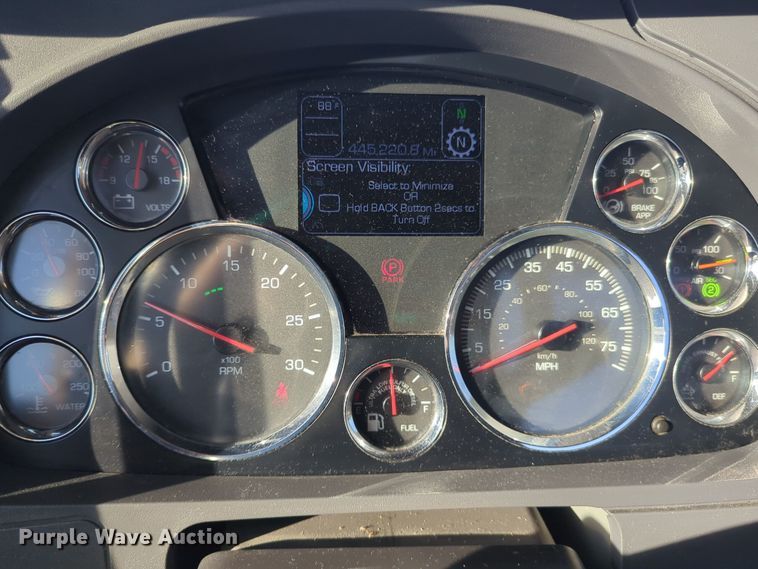 image for item EQ2476 2022 Kenworth T680 semi truck