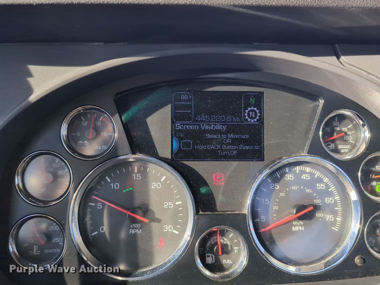 image for item EQ2476 2022 Kenworth T680 semi truck