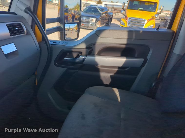 image for item EQ2476 2022 Kenworth T680 semi truck