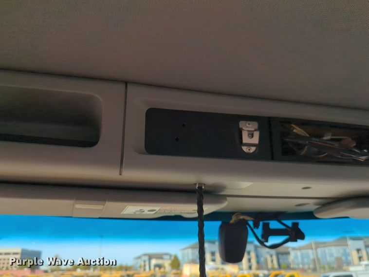 image for item EQ2476 2022 Kenworth T680 semi truck