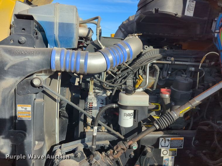 image for item EQ2476 2022 Kenworth T680 semi truck