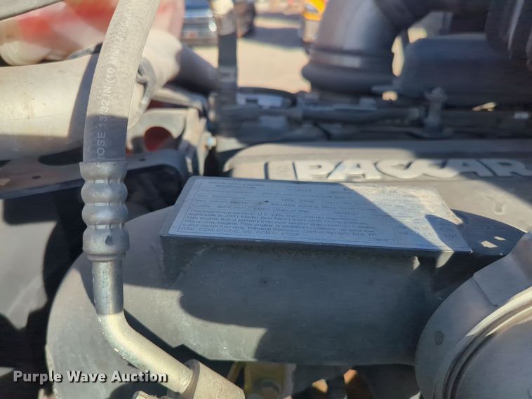 image for item EQ2476 2022 Kenworth T680 semi truck