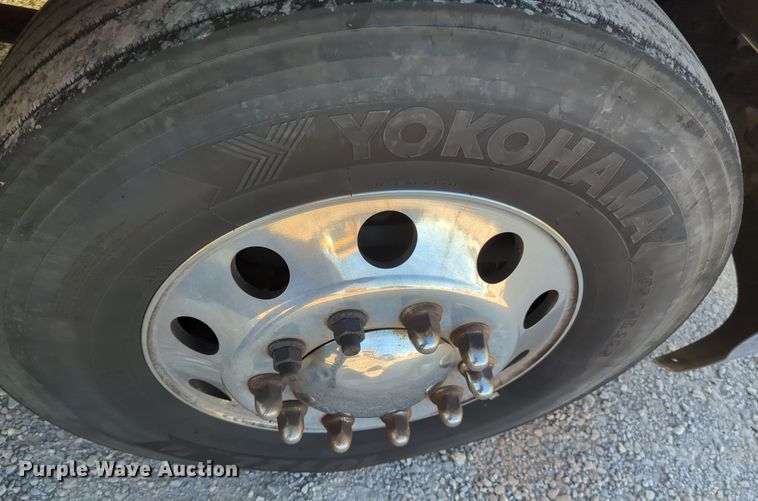 image for item EQ2476 2022 Kenworth T680 semi truck