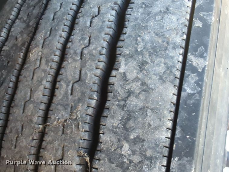 image for item EQ2476 2022 Kenworth T680 semi truck