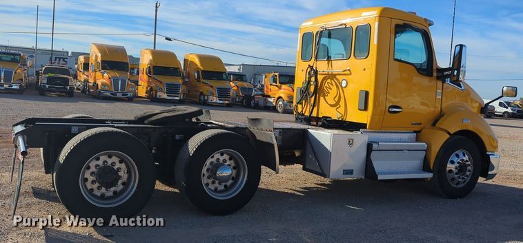 image for item EQ2478 2021 Kenworth T680 semi truck