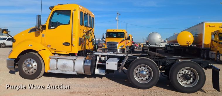 image for item EQ2478 2021 Kenworth T680 semi truck