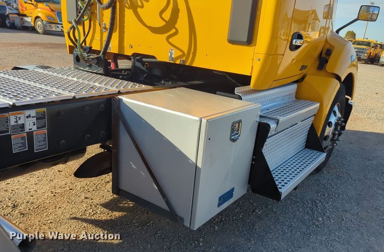 image for item EQ2478 2021 Kenworth T680 semi truck