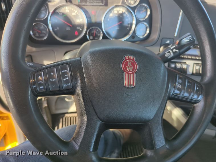 image for item EQ2478 2021 Kenworth T680 semi truck