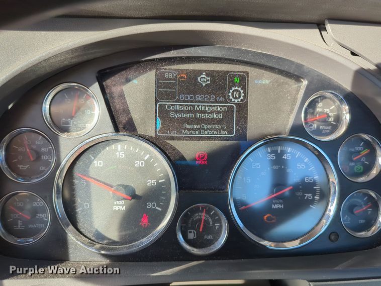 image for item EQ2478 2021 Kenworth T680 semi truck