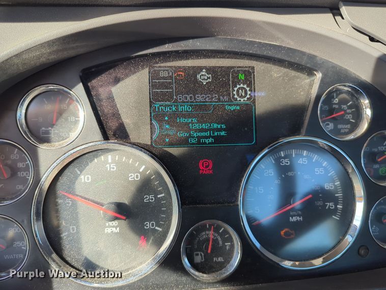 image for item EQ2478 2021 Kenworth T680 semi truck