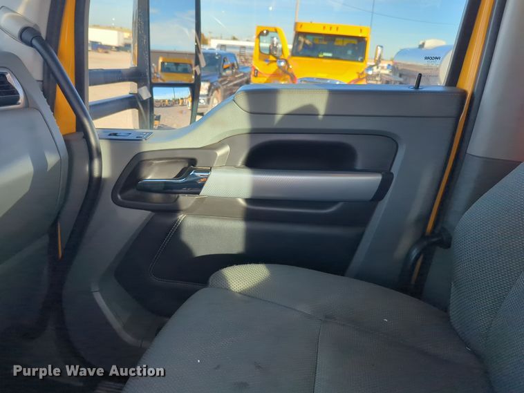 image for item EQ2478 2021 Kenworth T680 semi truck