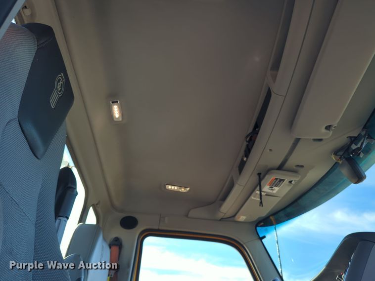 image for item EQ2478 2021 Kenworth T680 semi truck