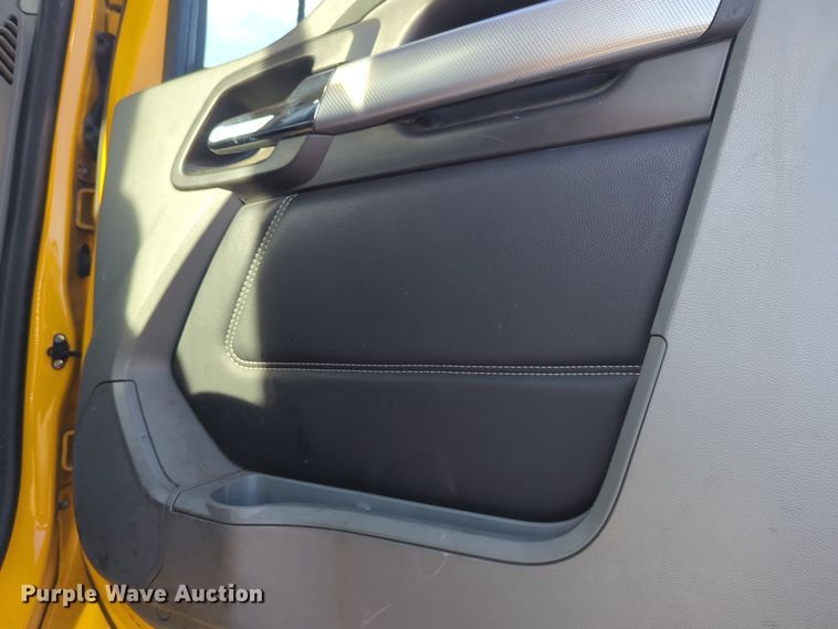 image for item EQ2478 2021 Kenworth T680 semi truck