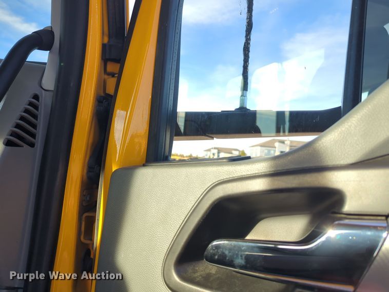 image for item EQ2478 2021 Kenworth T680 semi truck