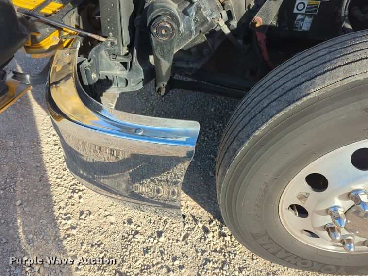 image for item EQ2478 2021 Kenworth T680 semi truck